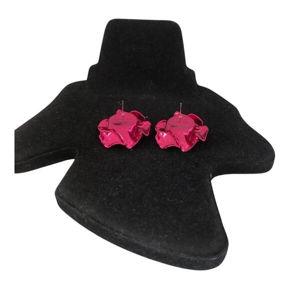 Sterling King Titania Imitation SwirlShaped Pearl And Silver Alloy Stud Earrings - Picture 10 of 16